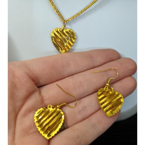 Gold Slotted Heart Necklace And Earring Set - Picture 6 of 6